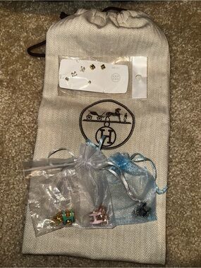 Similar to Hermes (Necklaces, Earrings, Dust Bag Bundle)